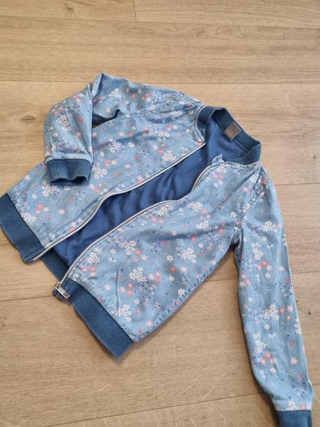 Mikina s kvietkami, 116