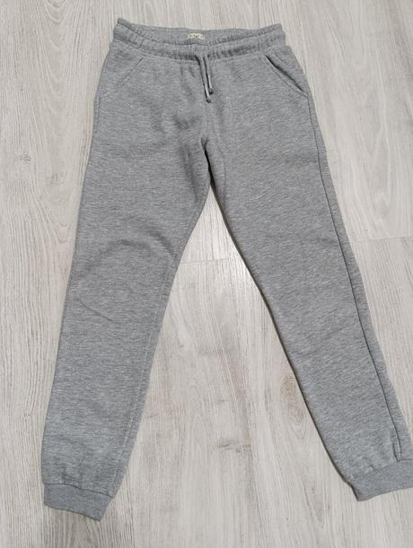 Sivé tepláky, f&f,146