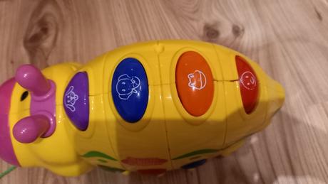 Hracka húsenice betka,