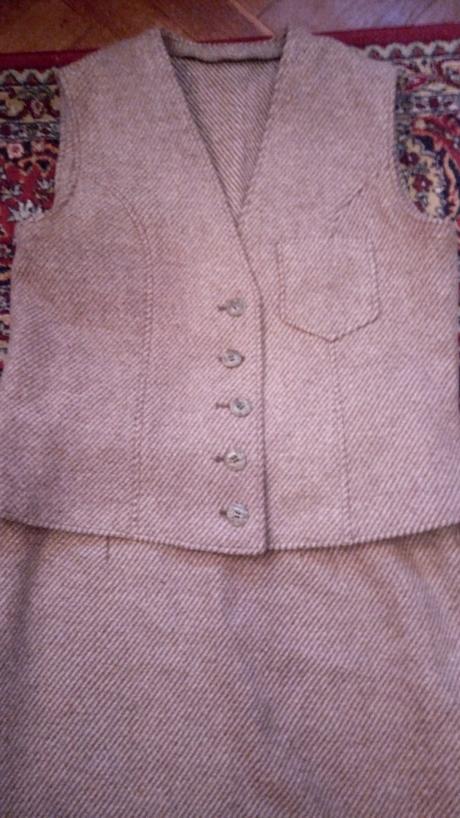 Teplý vlnený vestový kostým, l