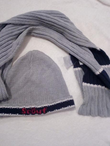 Chlapčenská čiapka a šál, <50