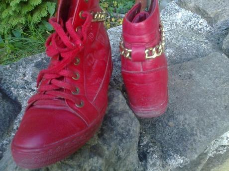 Červené tenisky, 36