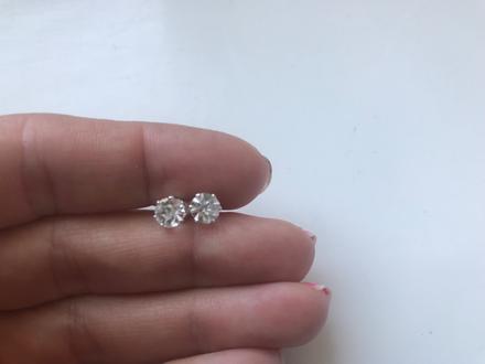 Náušnice s kamienkom,