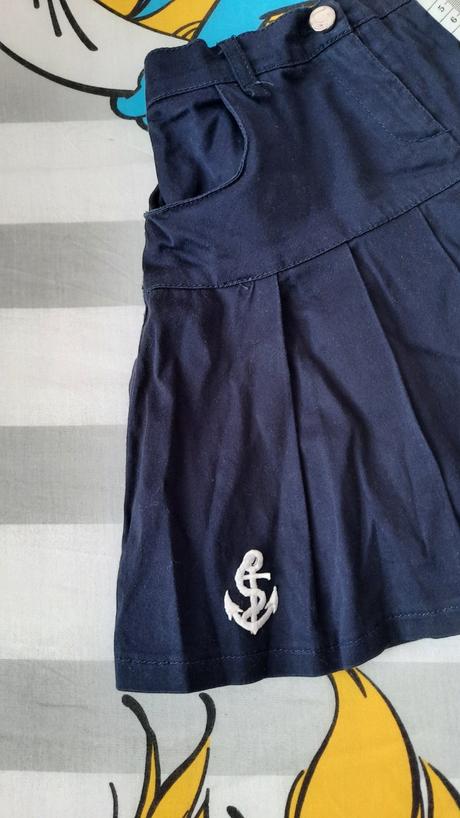 Kratka tmavo modra suknicka, 122