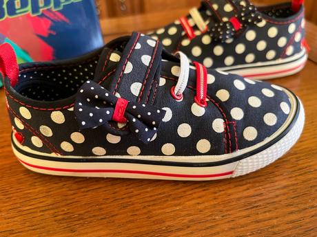 Bodkované tenisky v štýle minnie mouse s mašličkou, 28