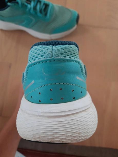 Tyrkysové tenisky, 36