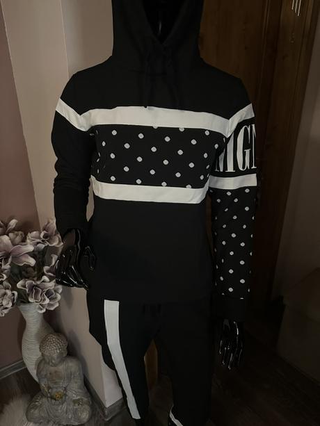 Čierno-biela tepláková súprava zn. magenta, m