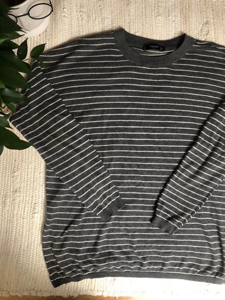 Pásikavý sivý svetrik, mango,s