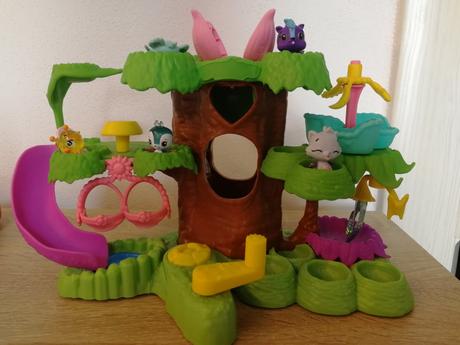 Hatchimals domček stromový, 