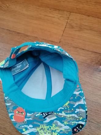 Chlapec šiltovka, 128