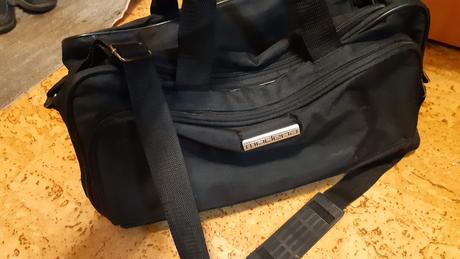 Predám čiernu cestovnú tašku., 