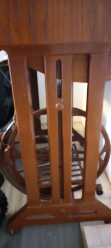 Starozitny stolik minerva, 