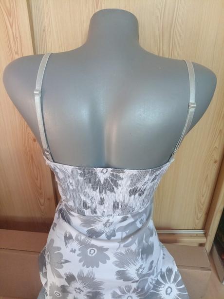 Šaty na ramienka, s