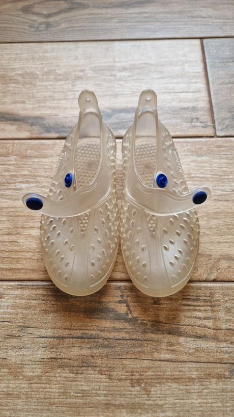 Topánočky do vody, 25