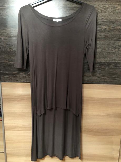 Tricko vzadu predlzene s napisom vzadu l, l