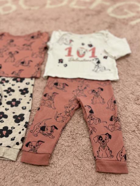 Dve súpravy 101 dalmatians, disney,74