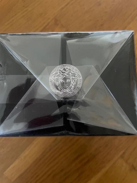 Parfém versace, 