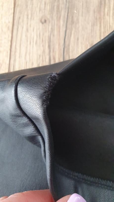 Koženkové nohavice, 134