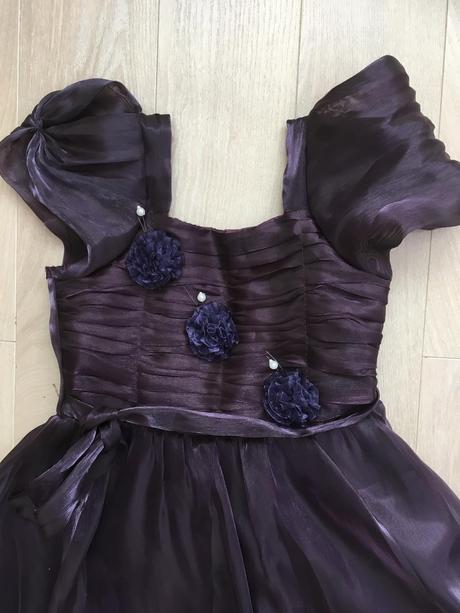 Krásne slávnostné šatičky na cca 6-8 rokov, 134