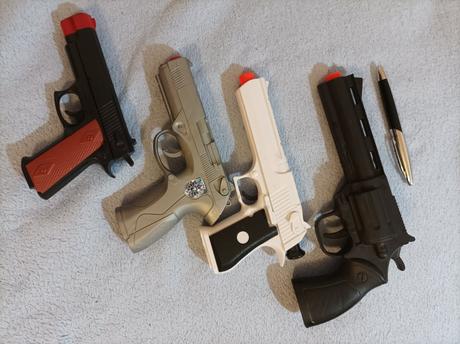 4 x pištoľ, revolver, 20 cm, 