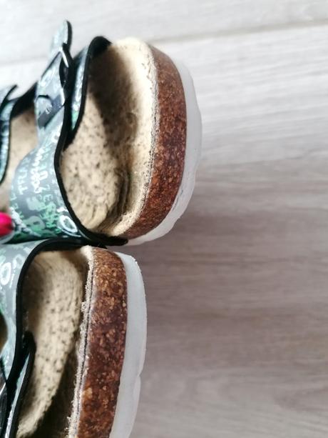 Korkové papuče, 33