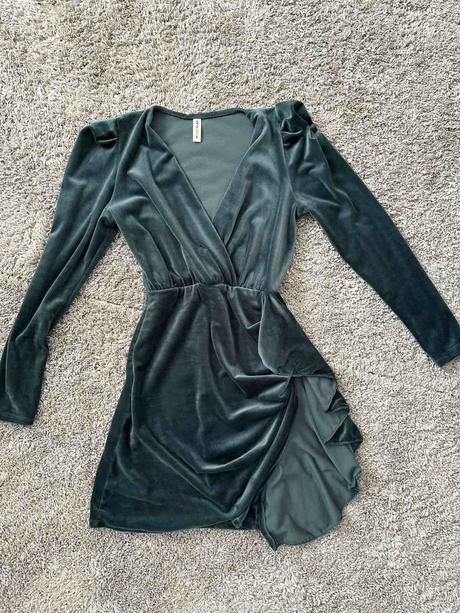 Zamatové zelené šaty s, s