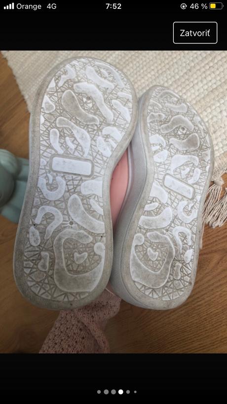 Bledoružové tenisky, 38