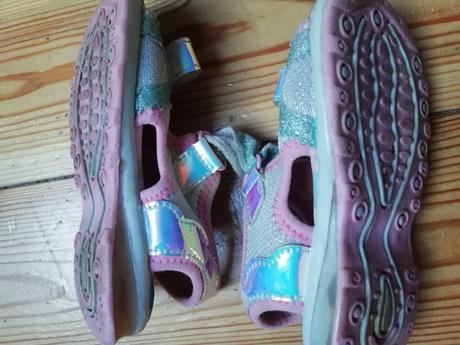 Sandalky blikajúce, 26