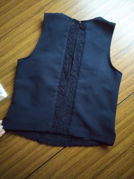 Elegantný čipkovaný crop top, h&m,34