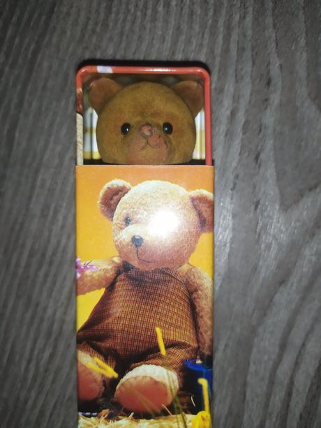 Medvedik v krabicke,