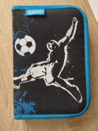 Peračník s futbalistom,