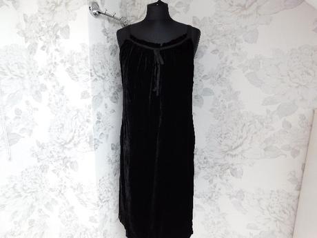 Kvalitne zamatove saty, 38