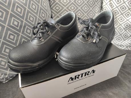 Ochranná obuv s oceľovou špičkou, 43
