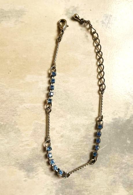 Jemný tenký náramok, 