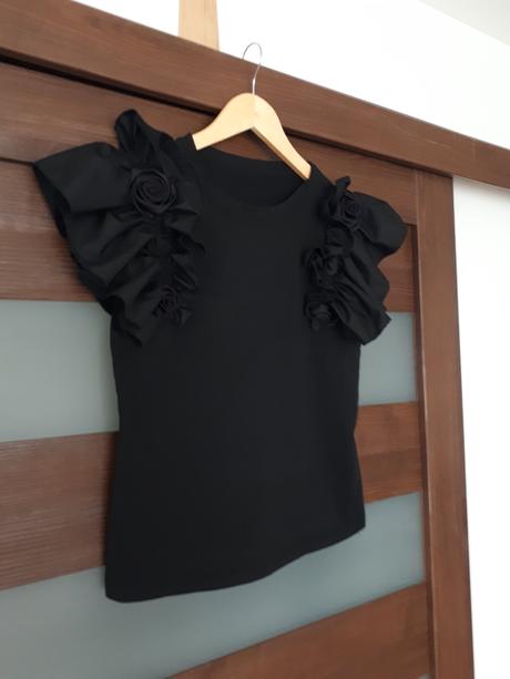 Top s ružičkami, s