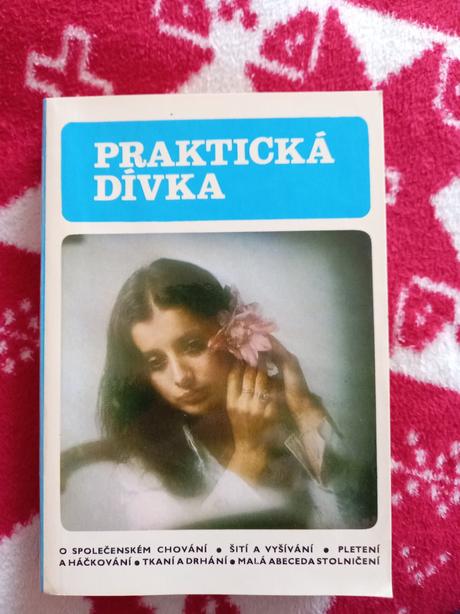 Kniha  praktická dívka, 