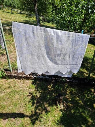 Krátka záclonka s vlnovkami,