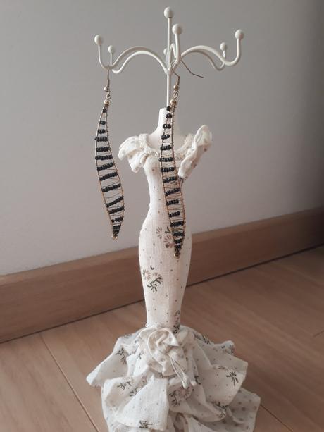 Efektné náušnice s korálkami, stradivarius