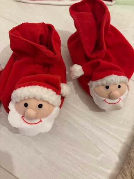 Mikulášska čiapka, ponožky, papučky, 62