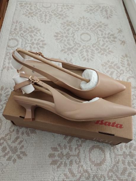 Sandále dámske, nízky elegantný podpätok, zlatá pr, baťa,37