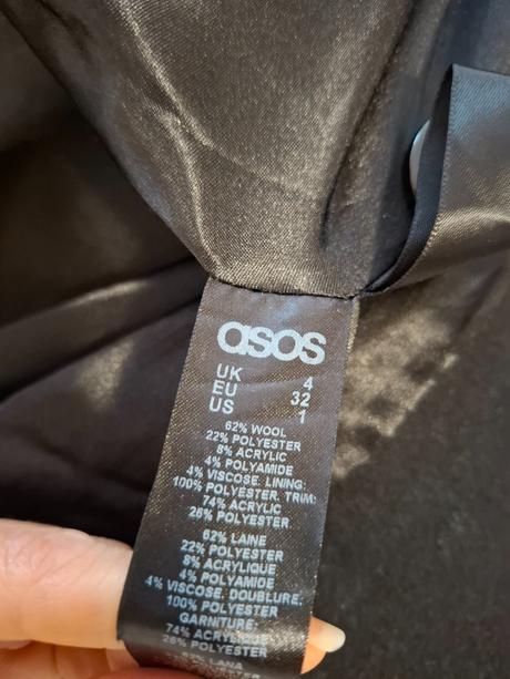 Kvalitný zimný kabátik, 152