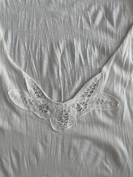 Tielko s paličkovanou aplikaciou, m