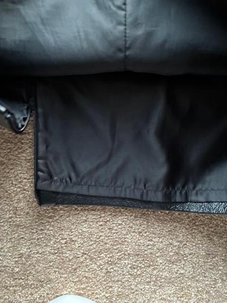 Kožená púzdrová sukňa vpredu s rozparkom na zips, m