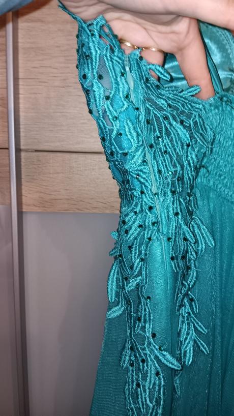 Spoločenské šaty, l