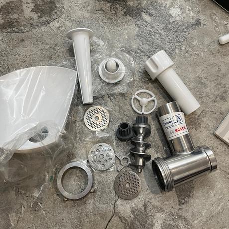 Mlynček na mäso bosch mfw3850b strúhač, odšťavovač, bosch