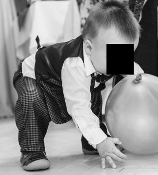 Predám kompletný oblek pre cca ročného chlapčeka, 80