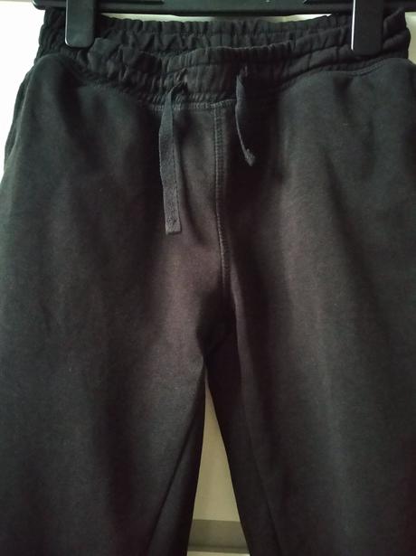 Čierne tepláky 134/140, 134