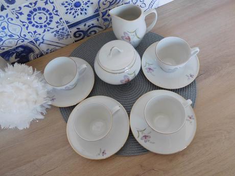 Porcelánové šálky,podšálky,cukorníčka,mliekovník., 