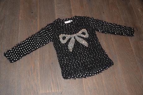 Veľmi pekný pulóvrik s flitrami, bodkami a mašľou, next,122