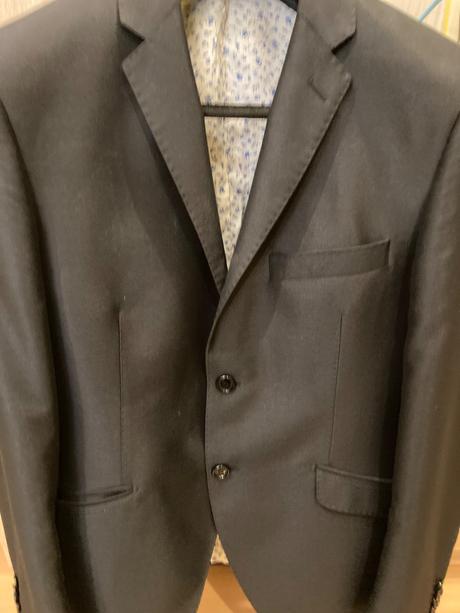 Oblek pre mladého muža, 48
